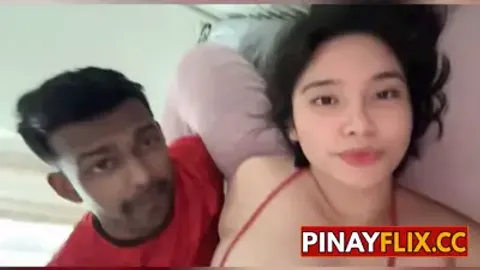 Selfie Muna Bago Bantutin Ang Kiffy